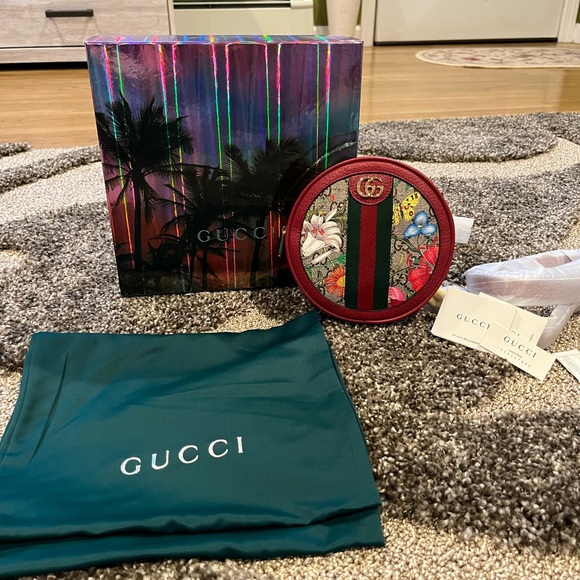 Brand new! Gucci Supreme Red round Backpack - Picture 3 of 12